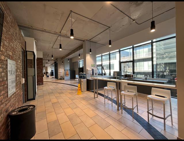 5,141M² OFFICE TO LET IN WOODSTOCK